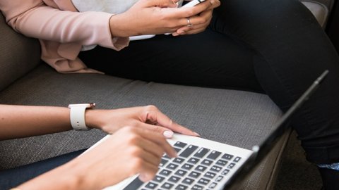 Temu全托管工作過程的五個環(huán)節(jié)：規(guī)劃、實施、監(jiān)控、優(yōu)化和反饋。