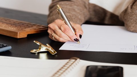 京東國際平臺優(yōu)點：物流速度快、商品種類豐富、售后服務(wù)好