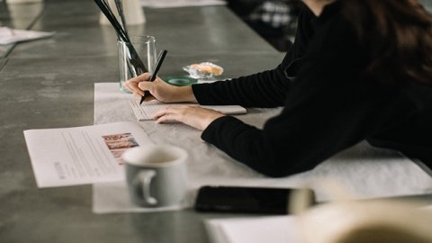 Temu平臺備貨政策：嚴格控制庫存，鼓勵快速周轉(zhuǎn)。