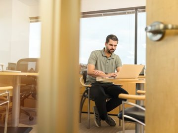 中國(guó)人在美國(guó)注冊(cè)公司指南：專業(yè)服務(wù)助你輕松完成線上流程